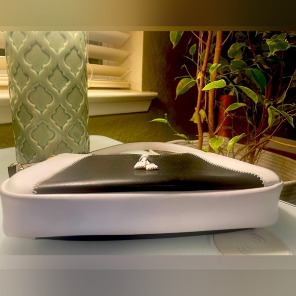 Jones New York Black and White Tuxedo Tassel Clutch EUC - Picture 15 of 16